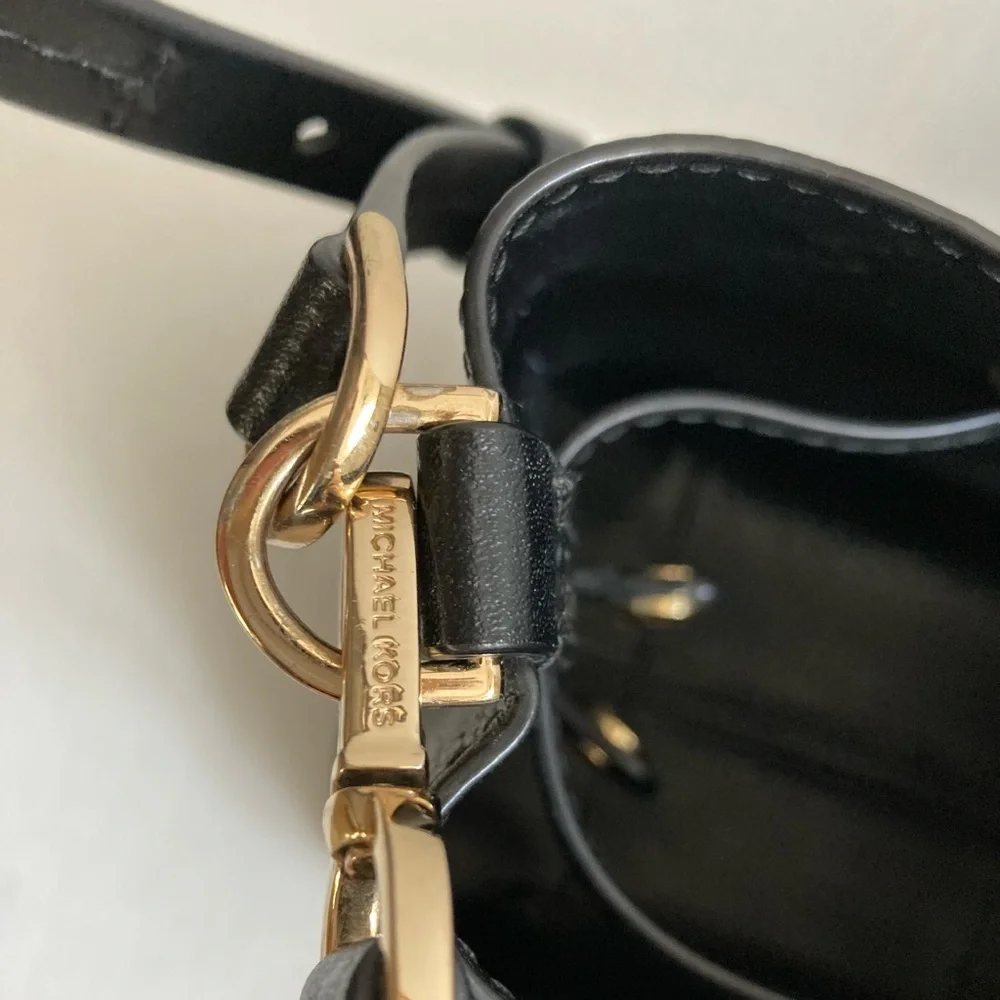 Michael Kors mercer gallery convertible small bucket bag - Picture 4 of 16